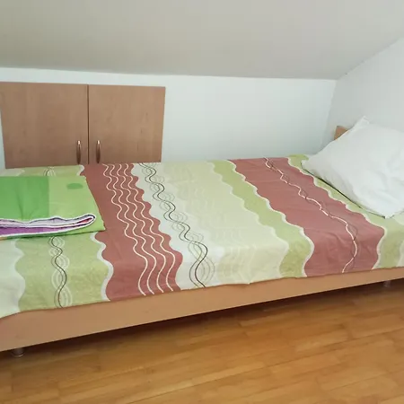 Potkrovje Sa 3 Spavace Sobe Apartment