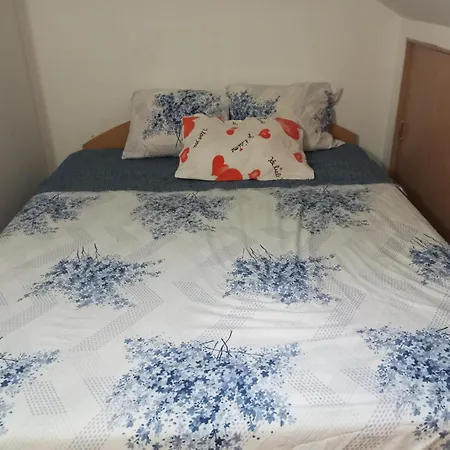 Potkrovje Sa 3 Spavace Sobe Apartment *
