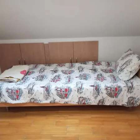 Potkrovje Sa 3 Spavace Sobe *