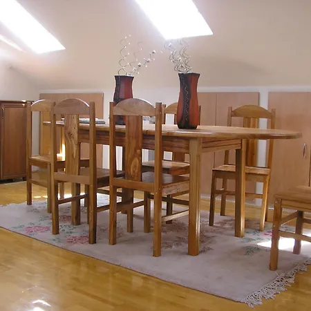 Potkrovje Sa 3 Spavace Sobe Apartment *